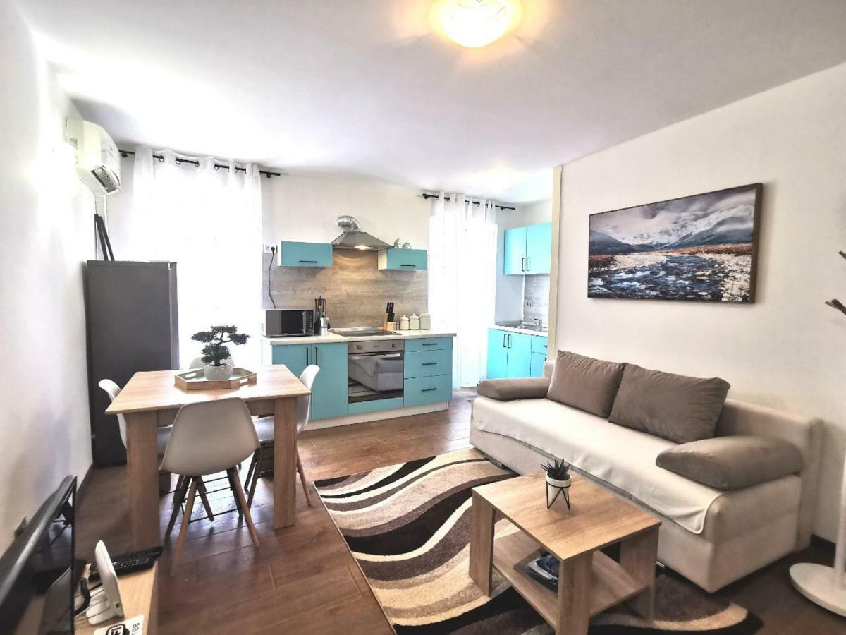 A Charming One-Bedroom Apartment In The Heart Of 'Rovinj' ภายนอก รูปภาพ