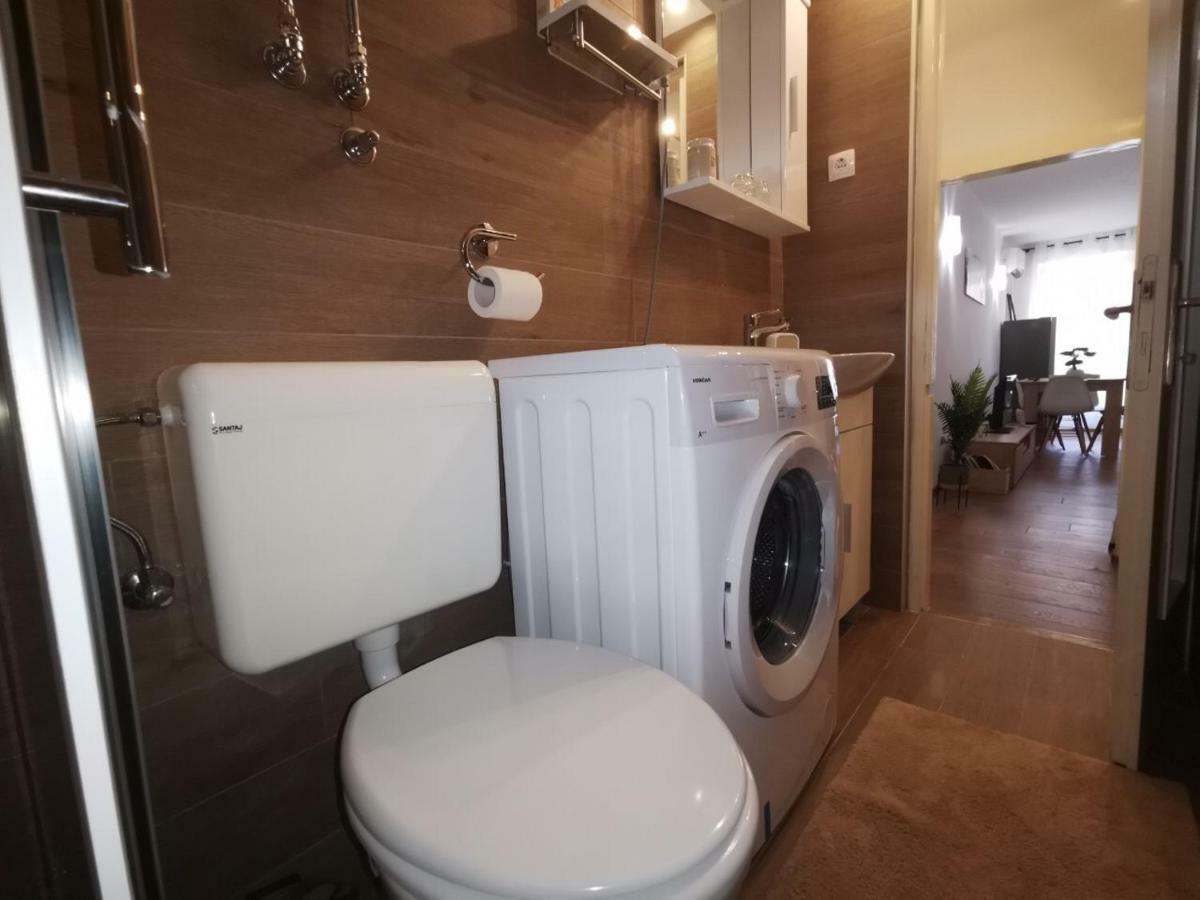 A Charming One-Bedroom Apartment In The Heart Of 'Rovinj' ภายนอก รูปภาพ