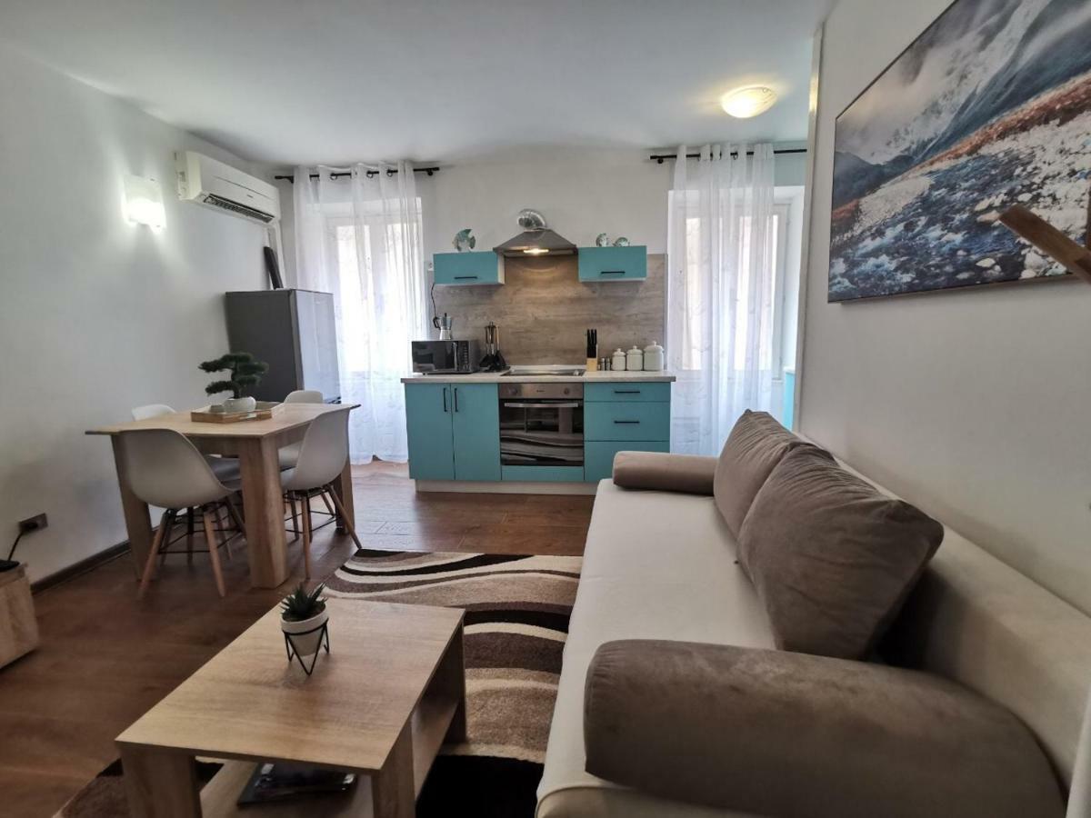 A Charming One-Bedroom Apartment In The Heart Of 'Rovinj' ภายนอก รูปภาพ