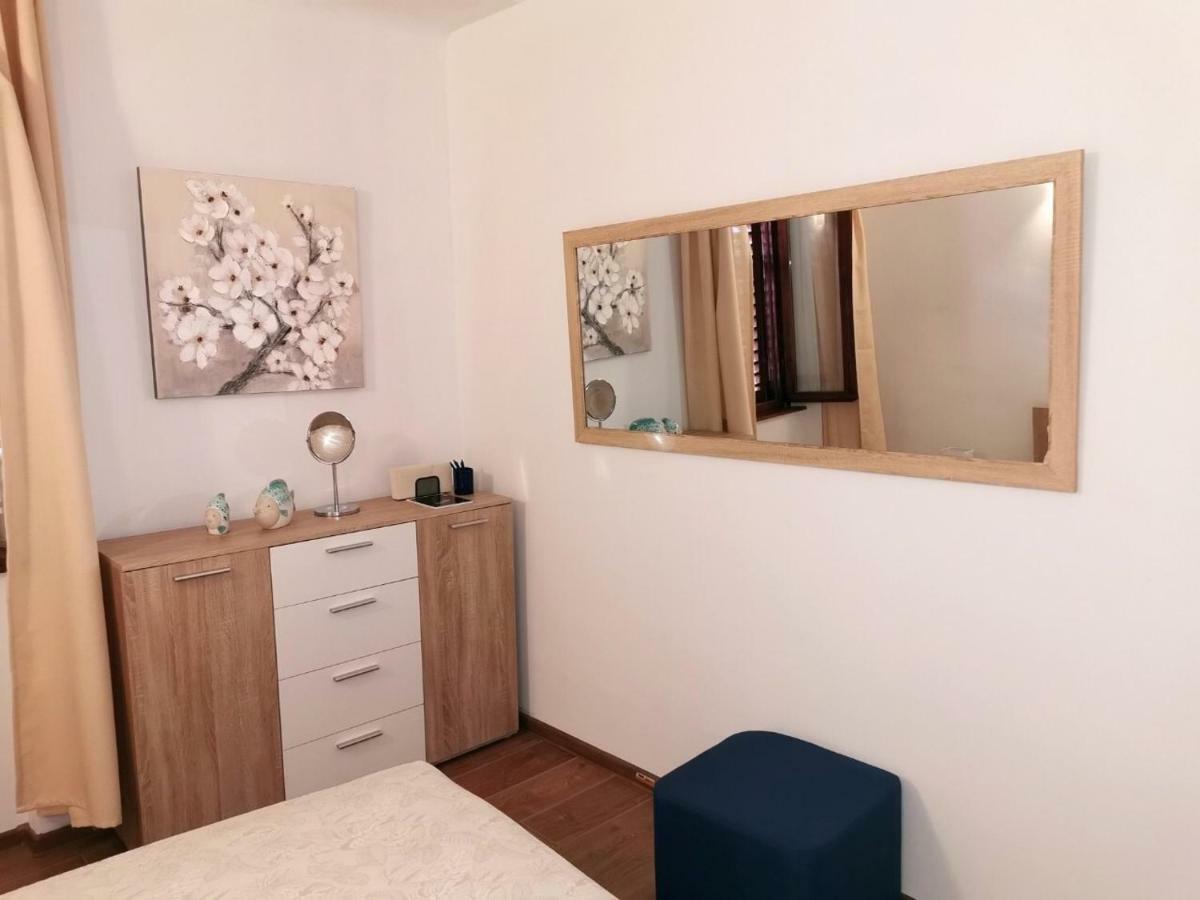 A Charming One-Bedroom Apartment In The Heart Of 'Rovinj' ภายนอก รูปภาพ