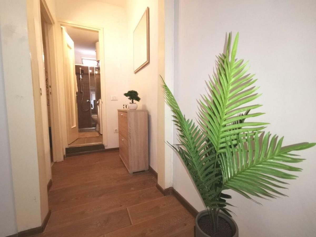 A Charming One-Bedroom Apartment In The Heart Of 'Rovinj' ภายนอก รูปภาพ
